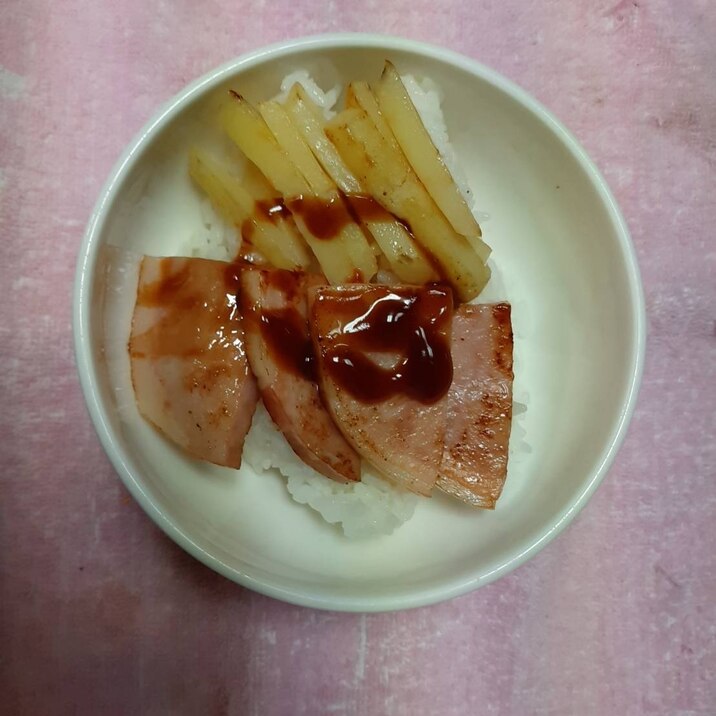 グルメイドステーキと新じゃがバター炒め丼